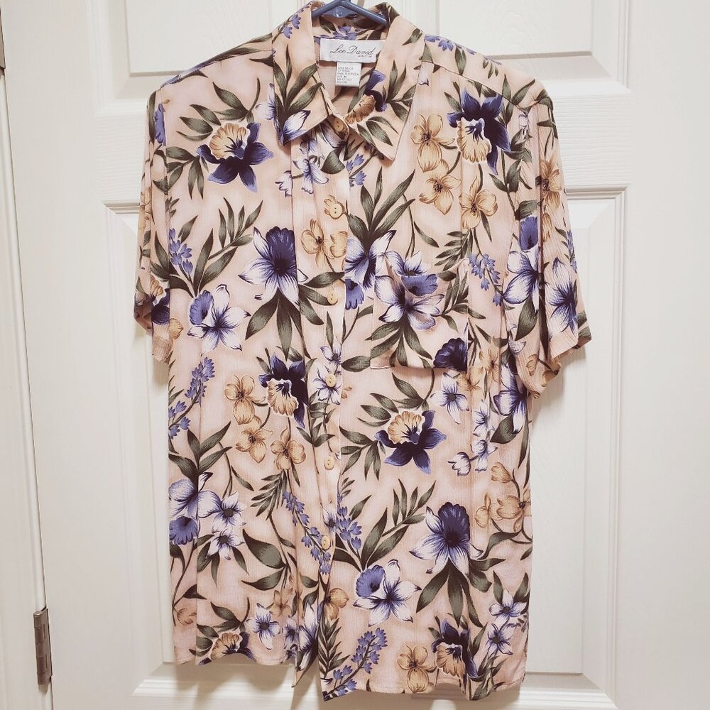 Short-Sleeved Flowered Summer Blouse